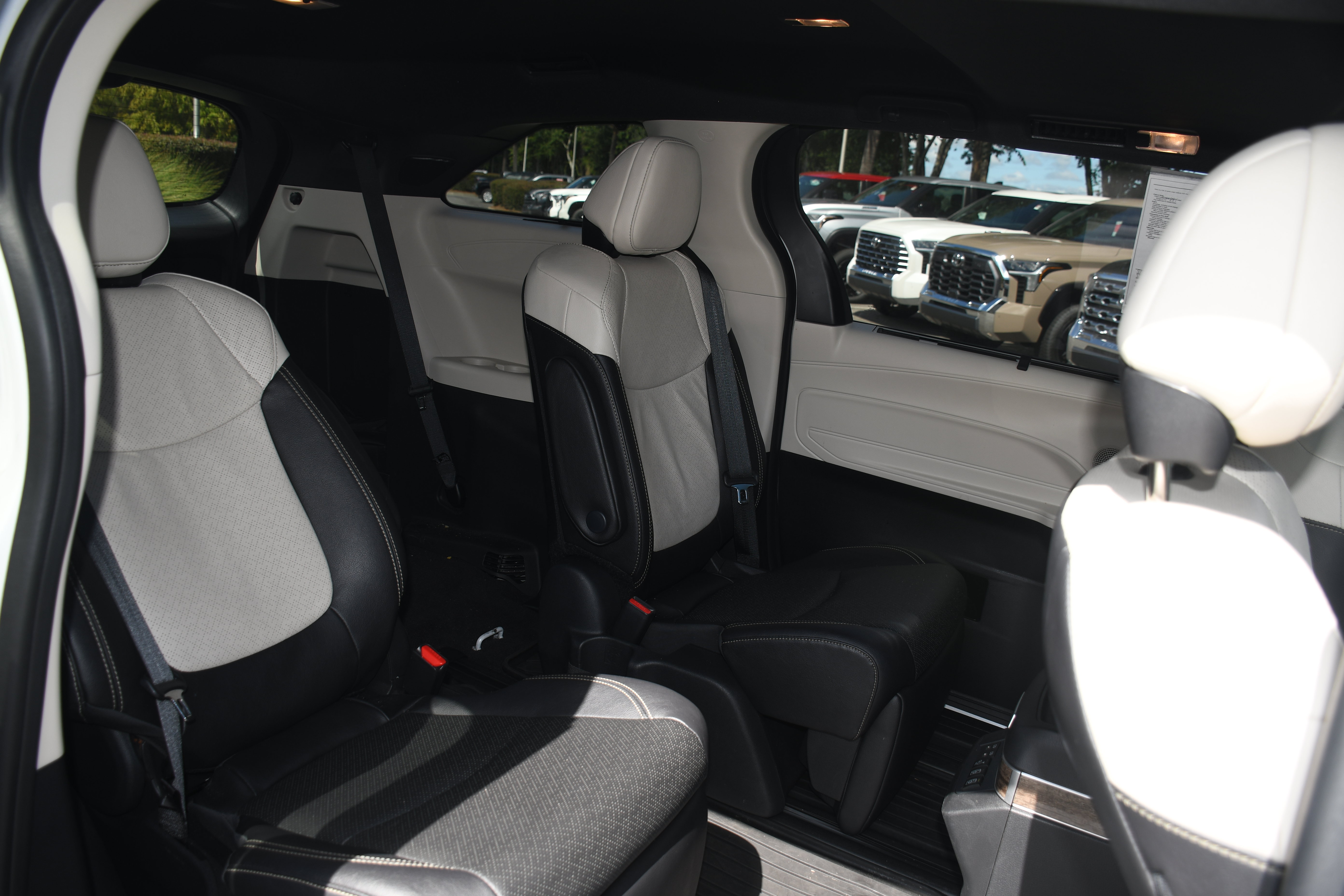 Certified 2025 Toyota Sienna Platinum AWD/4WD image 21