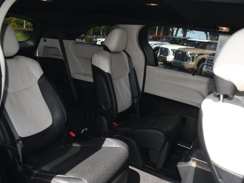 Certified 2025 Toyota Sienna Platinum AWD/4WD image 21