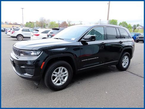 Used 2023 Jeep Grand Cherokee Laredo AWD/4WD image 1