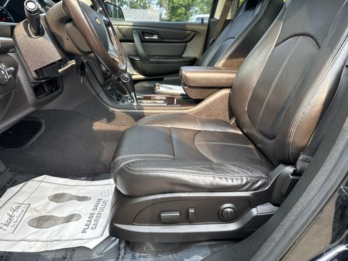 Used 2017 Chevrolet Traverse LT AWD/4WD image 11