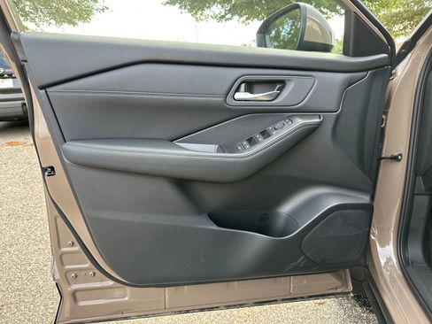 New 2025 Nissan Rogue SV w/ SV Premium Package image 10