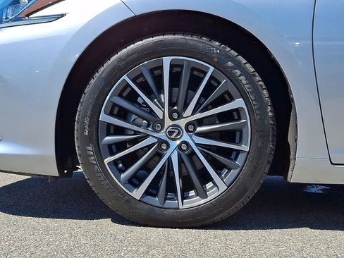 Used 2024 Lexus ES 350 w/ Premium Package FWD image 9