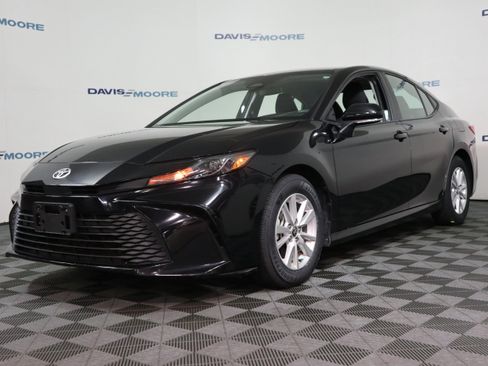 Used 2025 Toyota Camry LE FWD image 12