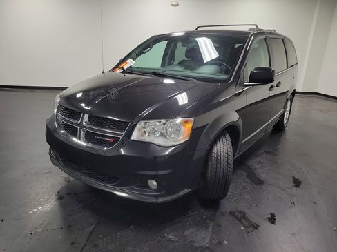 Used 2019 Dodge Grand Caravan SXT image 5