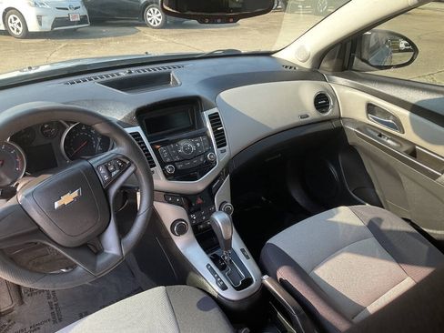 Used 2014 Chevrolet Cruze LS FWD image 13