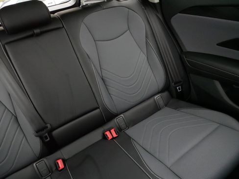 Certified 2025 Volkswagen Tiguan SE w/ Panoramic Sunroof Package AWD/4WD image 14