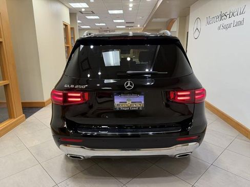 Used 2025 Mercedes-Benz GLB 250 image 4