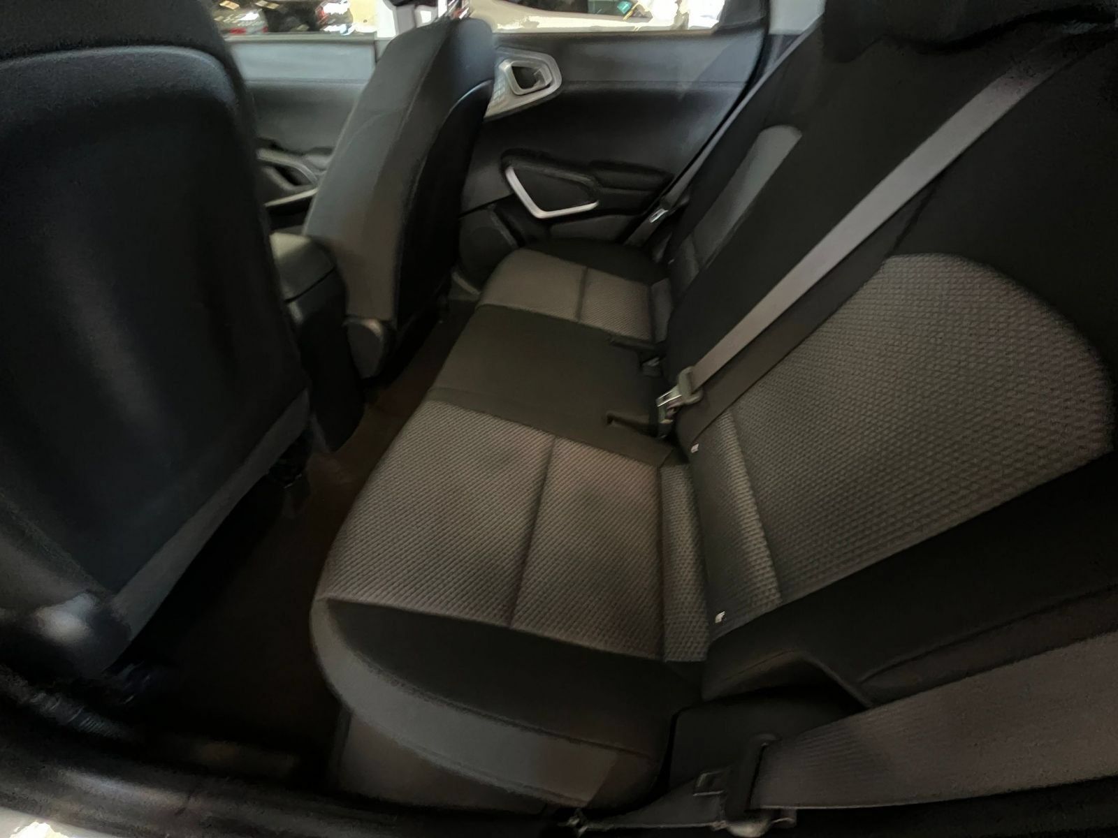 Used 2025 Kia Soul LX w/ LX Technology Package FWD image 25