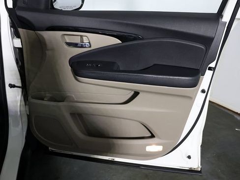Used 2019 Honda Pilot Touring image 35