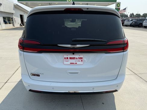 Used 2026 Chrysler Pacifica Select FWD image 7