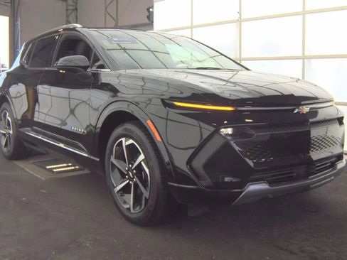 Used 2025 Chevrolet Equinox EV LT FWD image 2