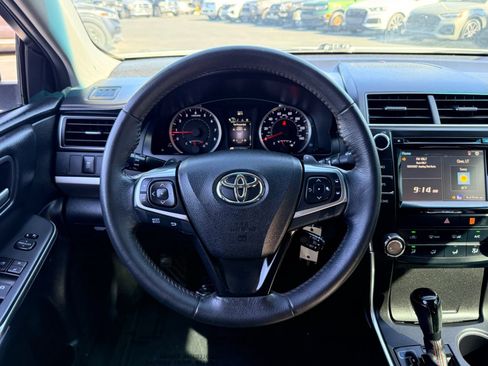 Used 2017 Toyota Camry SE w/ Moonroof Package FWD image 11