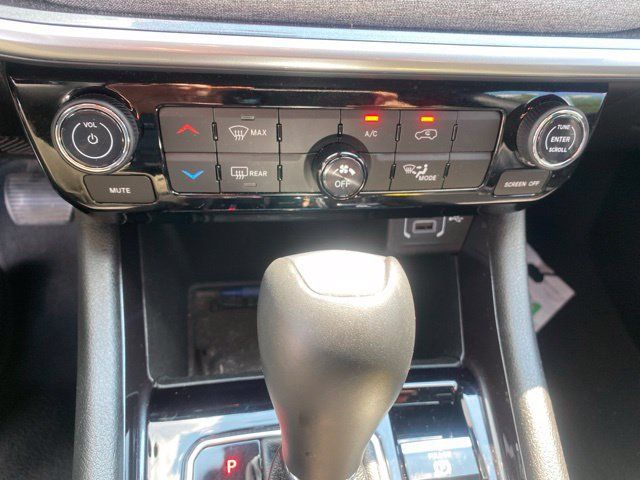 Used 2025 Jeep Compass Latitude AWD/4WD image 13