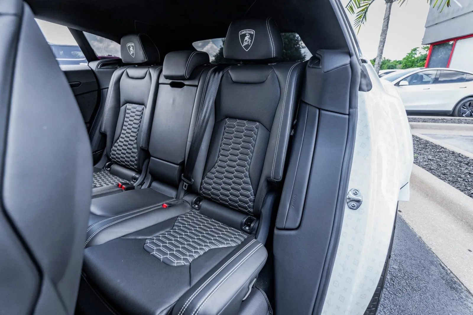 Used 2021 Lamborghini Urus AWD/4WD image 45