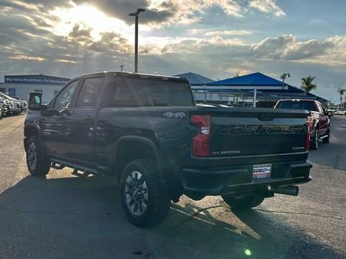 Used 2024 Chevrolet Silverado 2500 Custom w/ Custom Value Package image 5