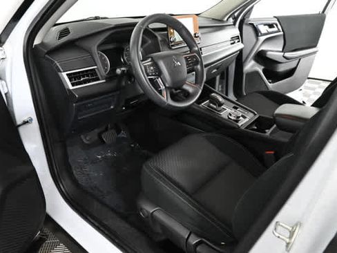 Used 2022 Mitsubishi Outlander ES FWD image 17