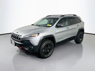 Used 2015 Jeep Cherokee Trailhawk w/ Leather Interior Group AWD/4WD video 3