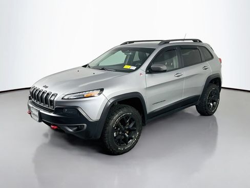 Used 2015 Jeep Cherokee Trailhawk w/ Leather Interior Group AWD/4WD image 3