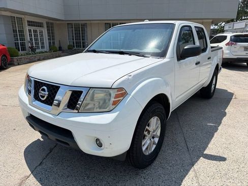 Used 2015 Nissan Frontier SV w/ SV Value Truck Package RWD image 2