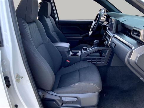 Used 2025 Toyota 4Runner SR5 AWD/4WD image 9