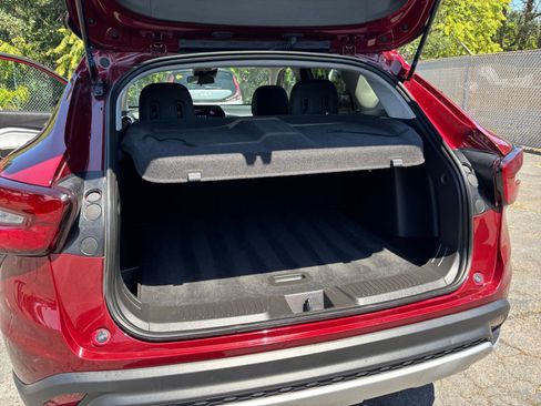 Used 2025 Chevrolet Trax LT FWD image 30
