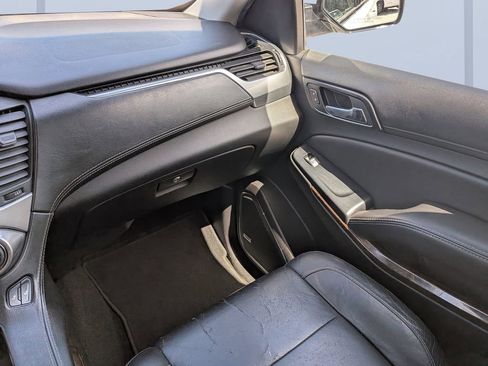 Used 2018 Chevrolet Suburban LT RWD image 16