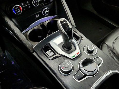 Used 2022 Alfa Romeo Stelvio Sprint image 16