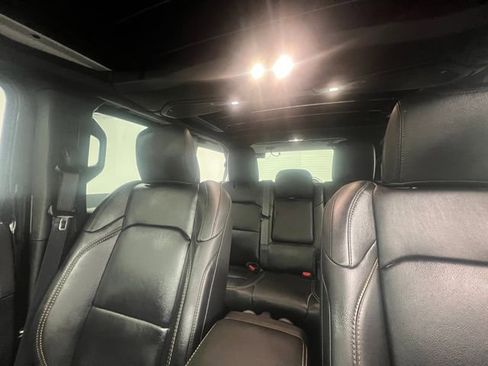 Used 2025 Jeep Wrangler Sahara image 47