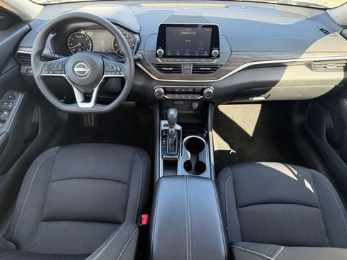Used 2024 Nissan Altima 2.5 SV FWD image 19