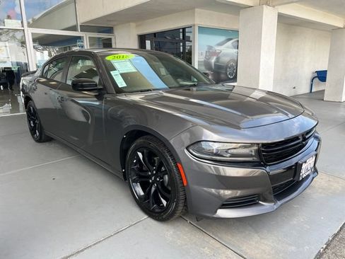 Used 2018 Dodge Charger SXT w/ Blacktop Package RWD image 5