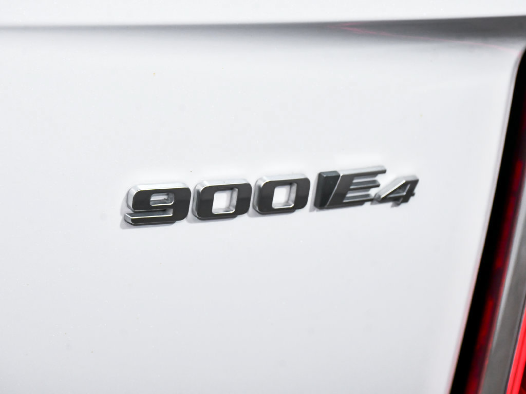 Used 2026 Cadillac Vistiq Platinum w/ LPO, Floor Liner Package AWD/4WD image 96