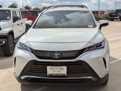 Used 2021 Toyota Venza Limited image 8