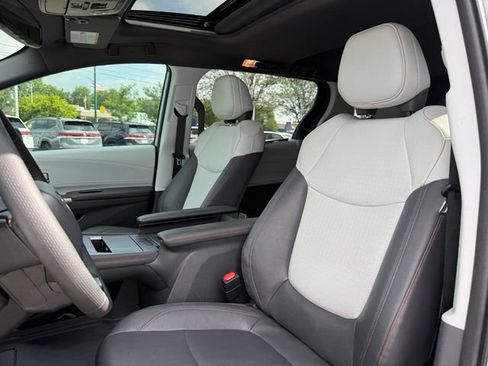 Used 2024 Toyota Sienna XSE FWD image 14