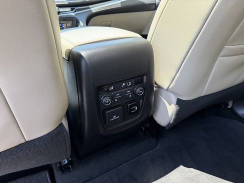 Used 2018 Buick Enclave Premium w/ Experience Buick Package FWD image 31