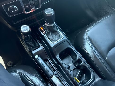 Used 2020 Jeep Wrangler Unlimited Sahara AWD/4WD image 19