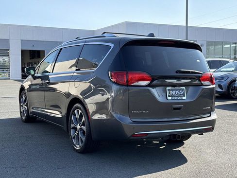 Used 2017 Chrysler Pacifica Limited FWD image 5