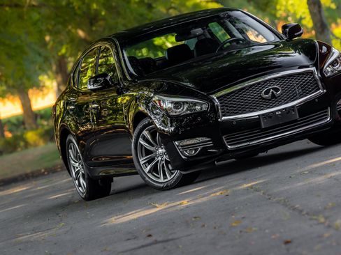 Used 2019 INFINITI Q70 Luxe RWD image 23