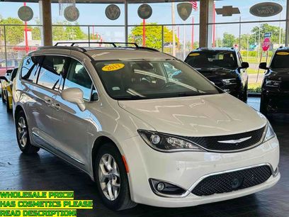 Used 2017 Chrysler Pacifica Touring-L Plus w/ Advanced Safetytec Group