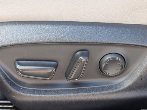 Used 2022 Toyota Camry SE image 19