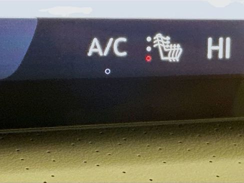 Certified 2025 Buick Enclave Avenir image 21