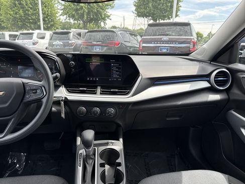 Used 2026 Chevrolet Trax LS w/ LS Convenience Package FWD image 29