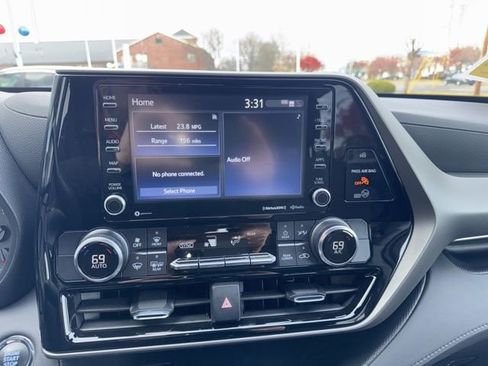 Certified 2022 Toyota Highlander LE image 12