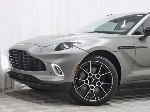 Used 2021 Aston Martin DBX image 3