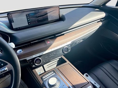 Used 2024 Genesis G80 image 28