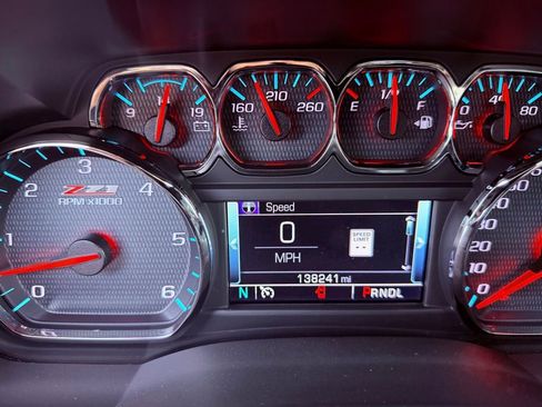 Used 2018 Chevrolet Suburban LT image 26