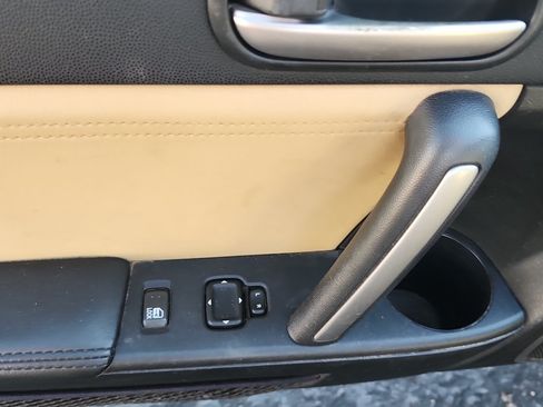 Used 2010 MAZDA MX-5 Miata Grand Touring w/ Premium Pkg RWD image 13