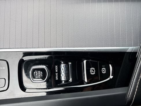 Used 2019 Volvo XC60 T8 R-Design w/ Advanced Package image 21