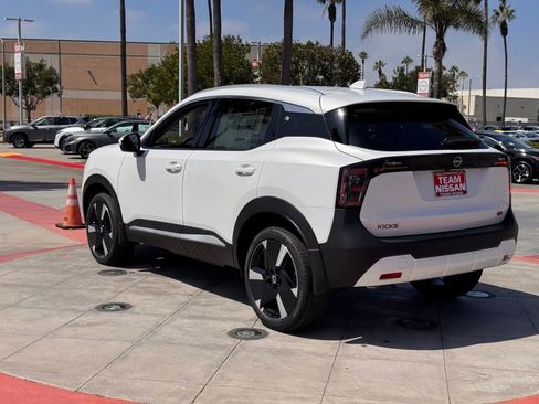 New 2025 Nissan Kicks SR image 5