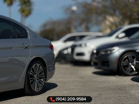 Used 2018 BMW 530e w/ Premium Package 2 image 2