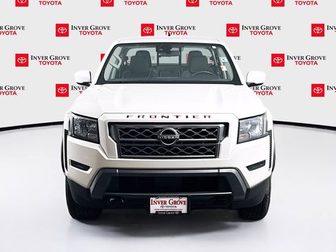 Used 2022 Nissan Frontier SV image 2